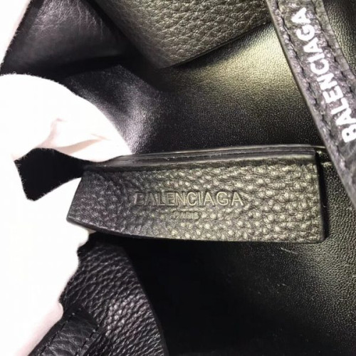 Ba*len*cia*ga-everyday-tote-2