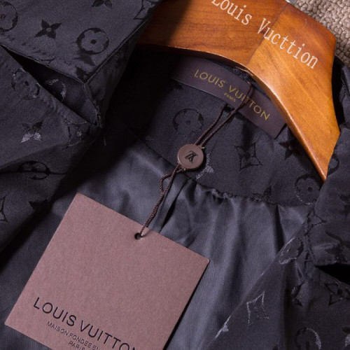 l0*is-V*t0n-coats